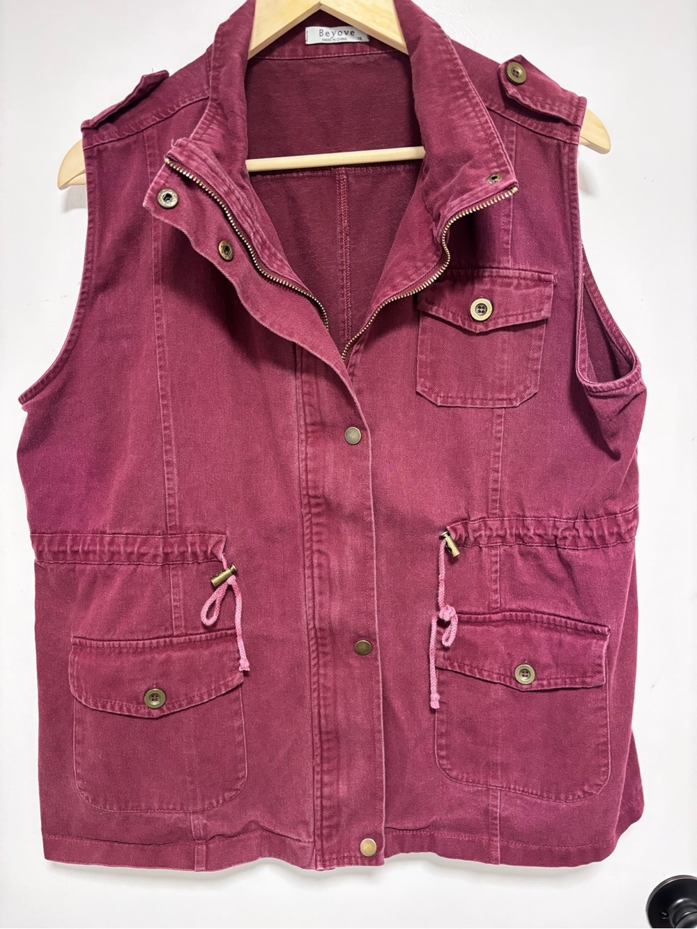 Beyove Women's Utility Vest in Burgundy